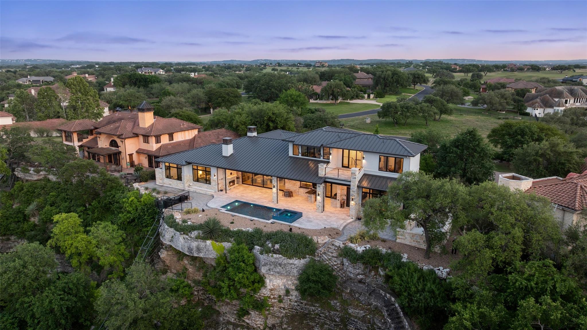 2923 Cliff Point Spicewood TX 78669