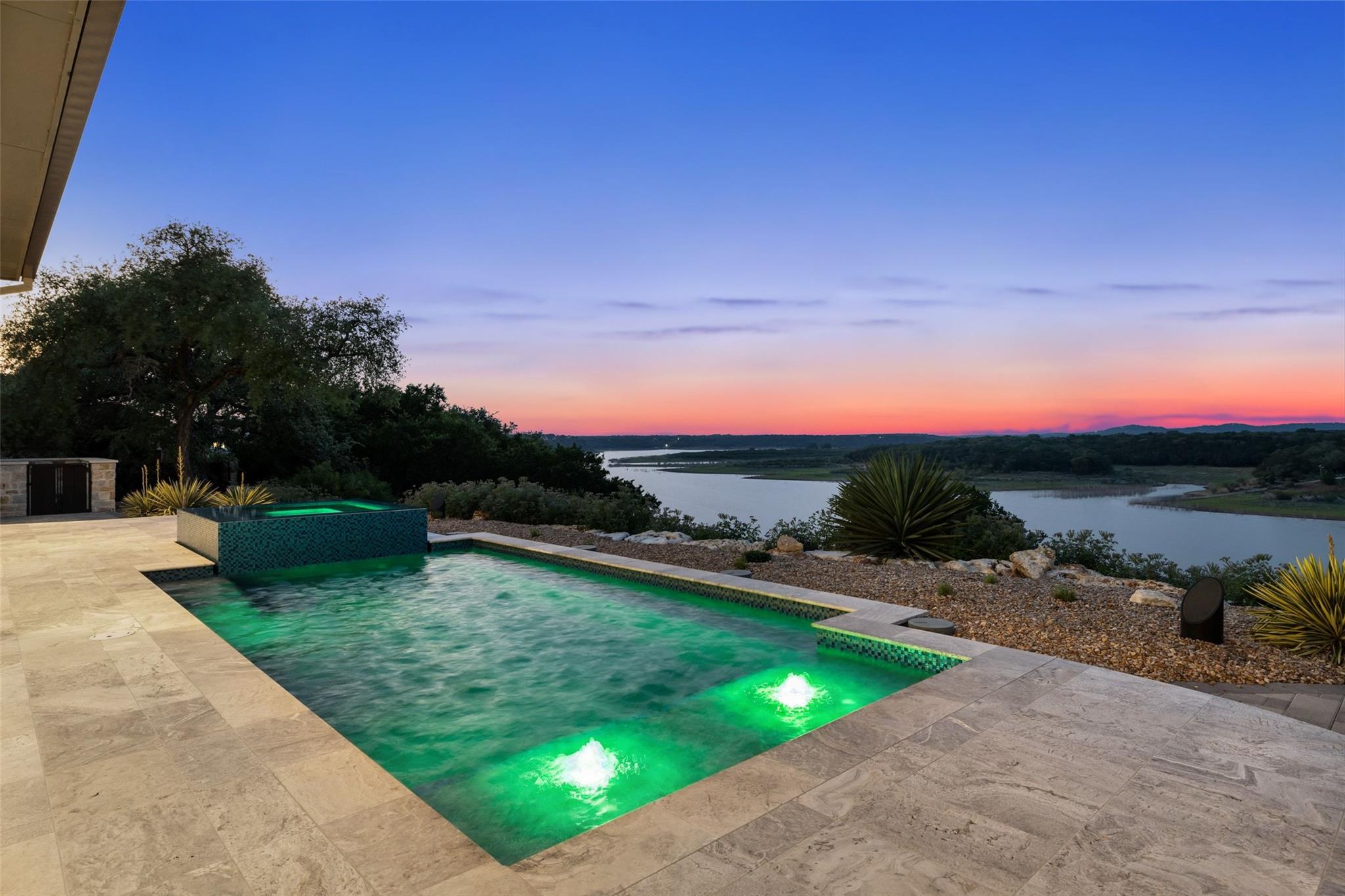 2923 Cliff Point Spicewood TX 78669