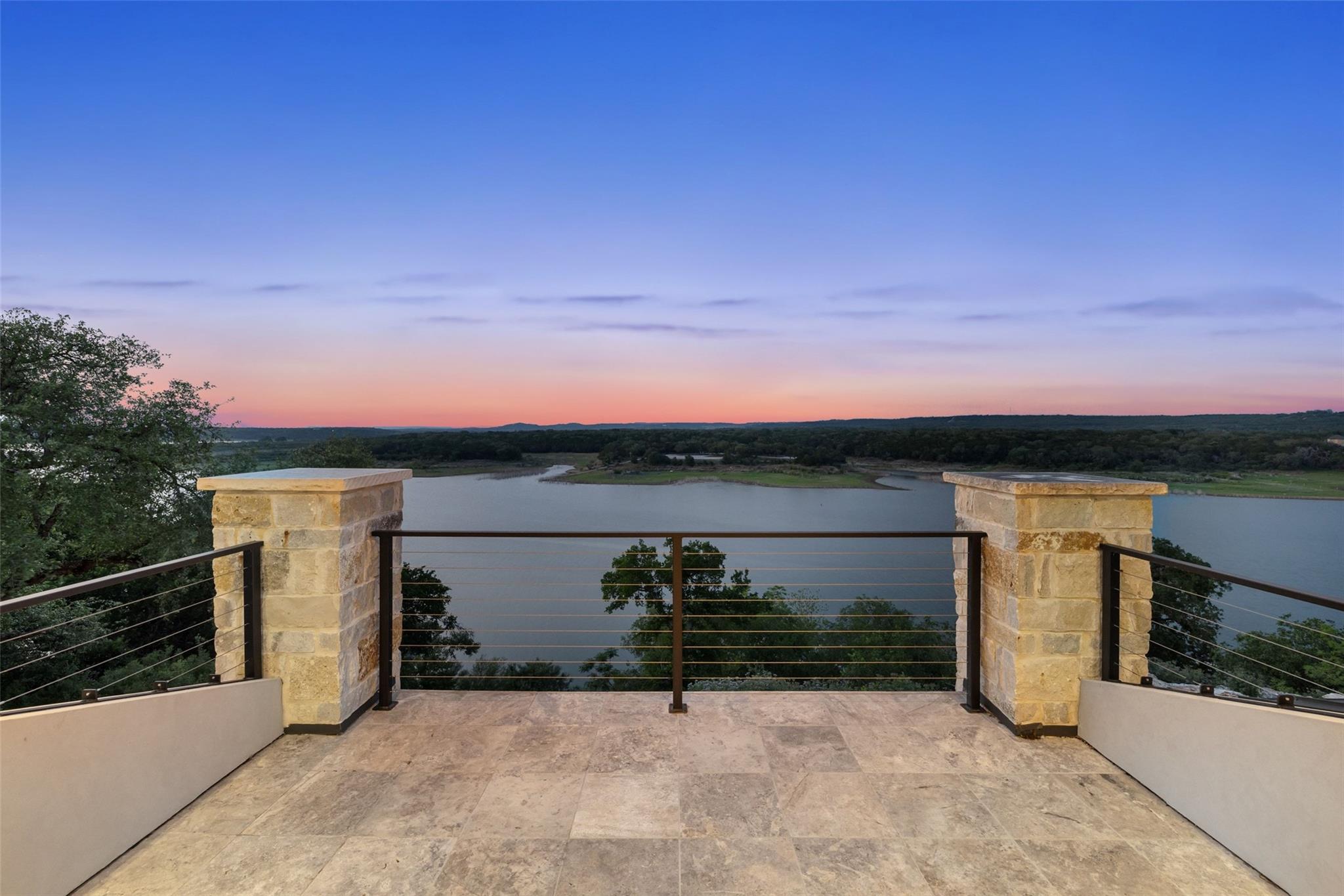 2923 Cliff Point Spicewood TX 78669