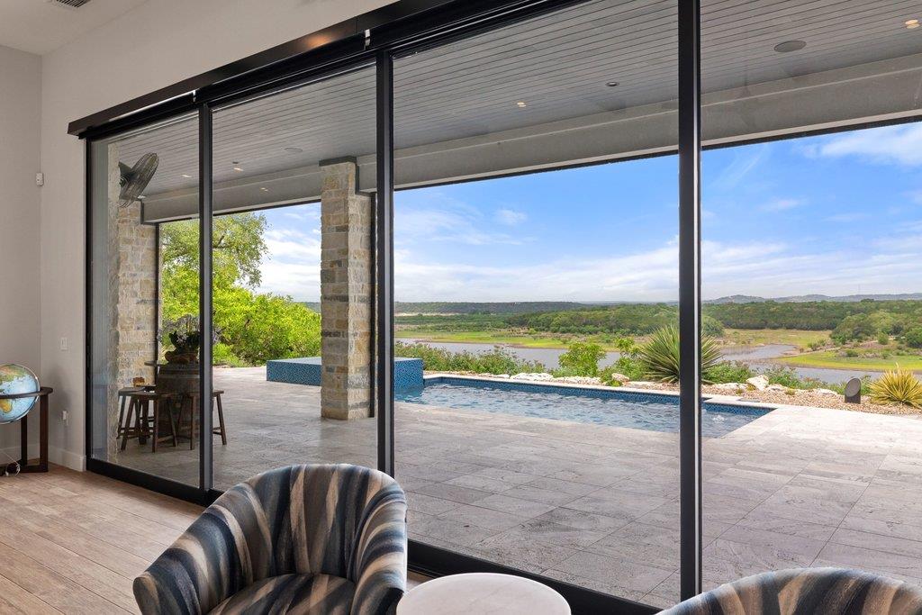 2923 Cliff Point Spicewood TX 78669