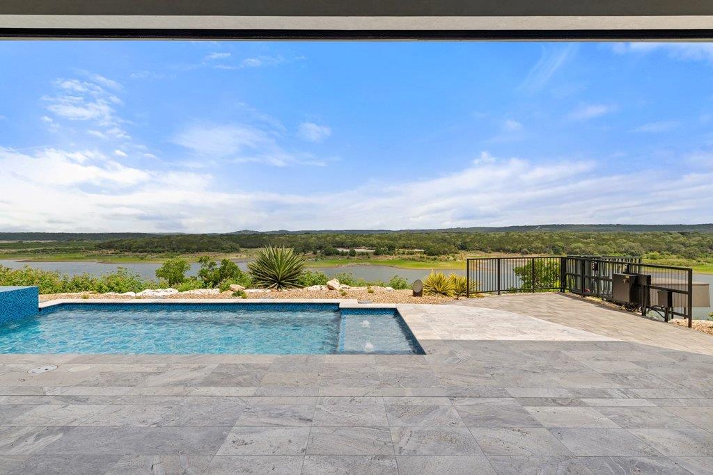 2923 Cliff Point Spicewood TX 78669