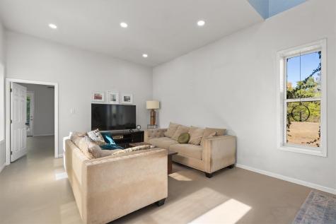 4992 Fm 1624 Lexington TX 78947
