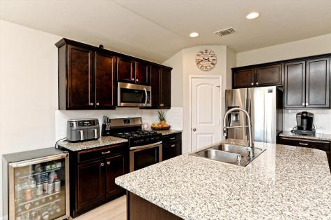 112 Groves Lane Hutto TX 78634