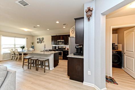 112 Groves Lane Hutto TX 78634