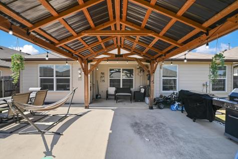 112 Groves Lane Hutto TX 78634