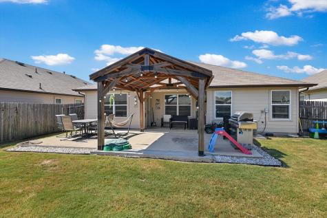 112 Groves Lane Hutto TX 78634