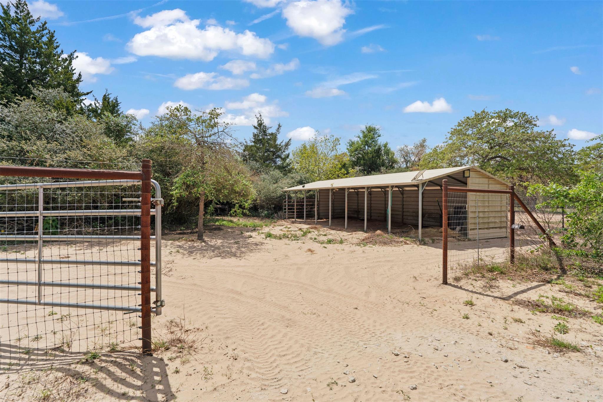 10996 Cr 311 Rockdale TX 76567