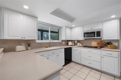2403 Comburg Castle Way Austin TX 78748