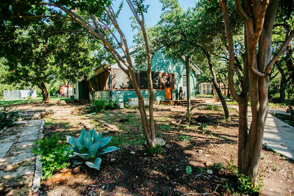 204 E Lakeshore Drive Dripping Springs TX 78620