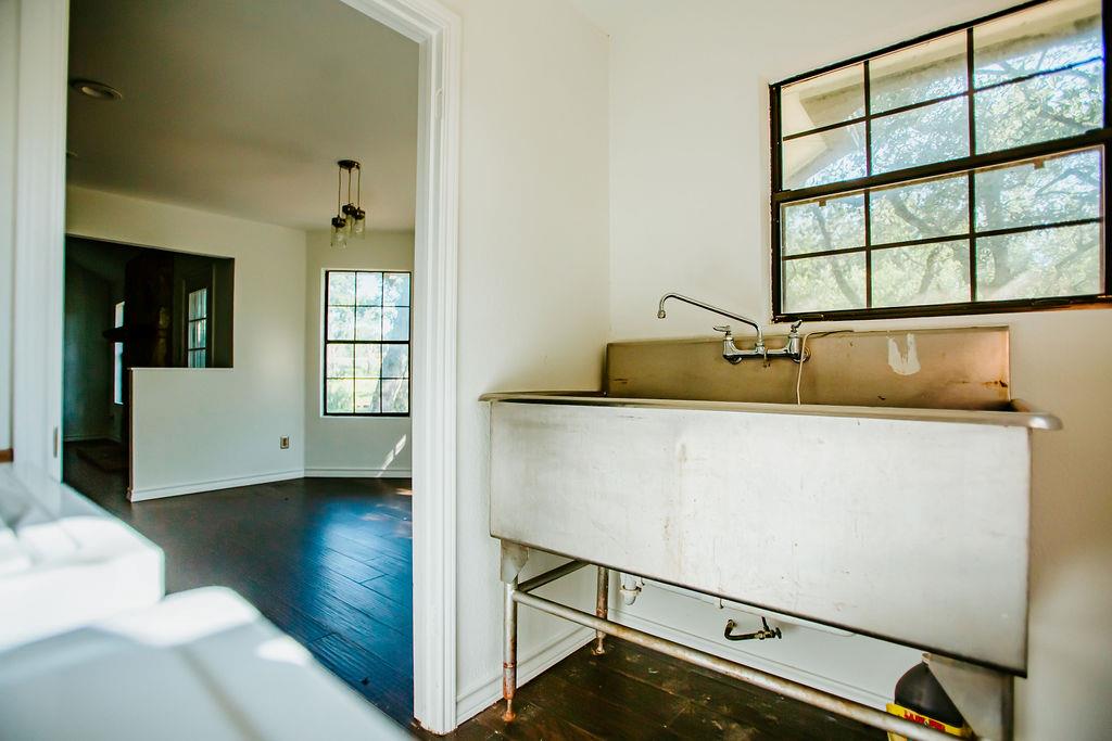 204 E Lakeshore Drive Dripping Springs TX 78620