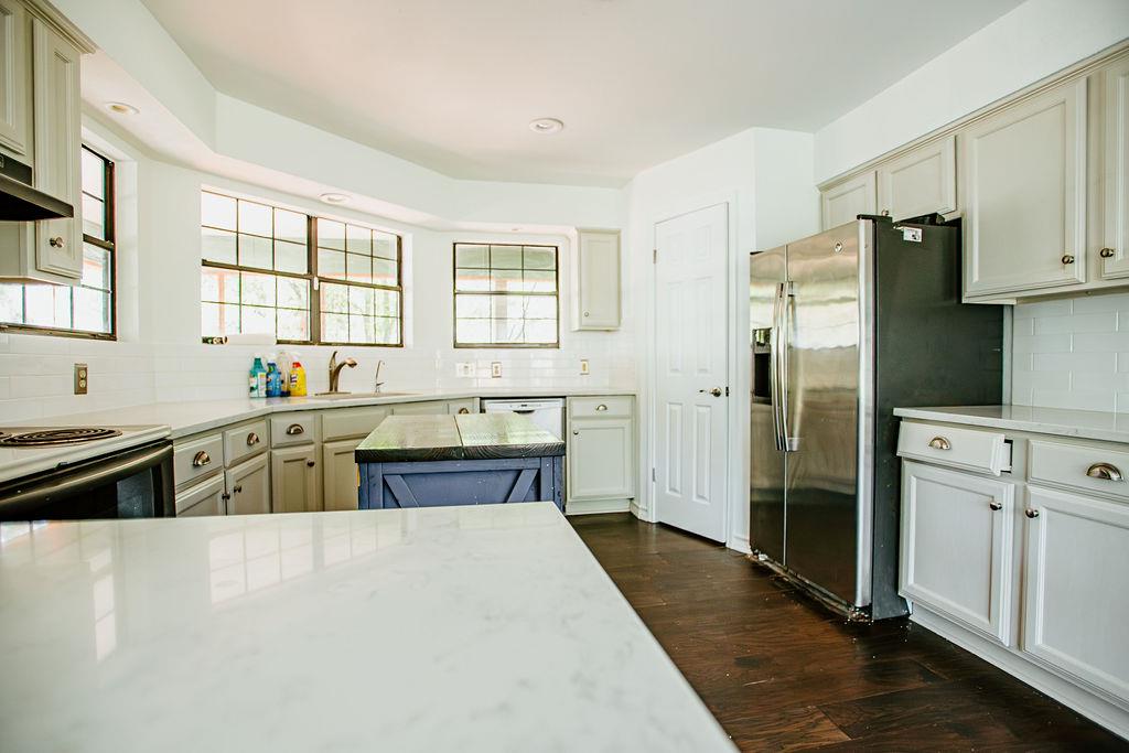 204 E Lakeshore Drive Dripping Springs TX 78620