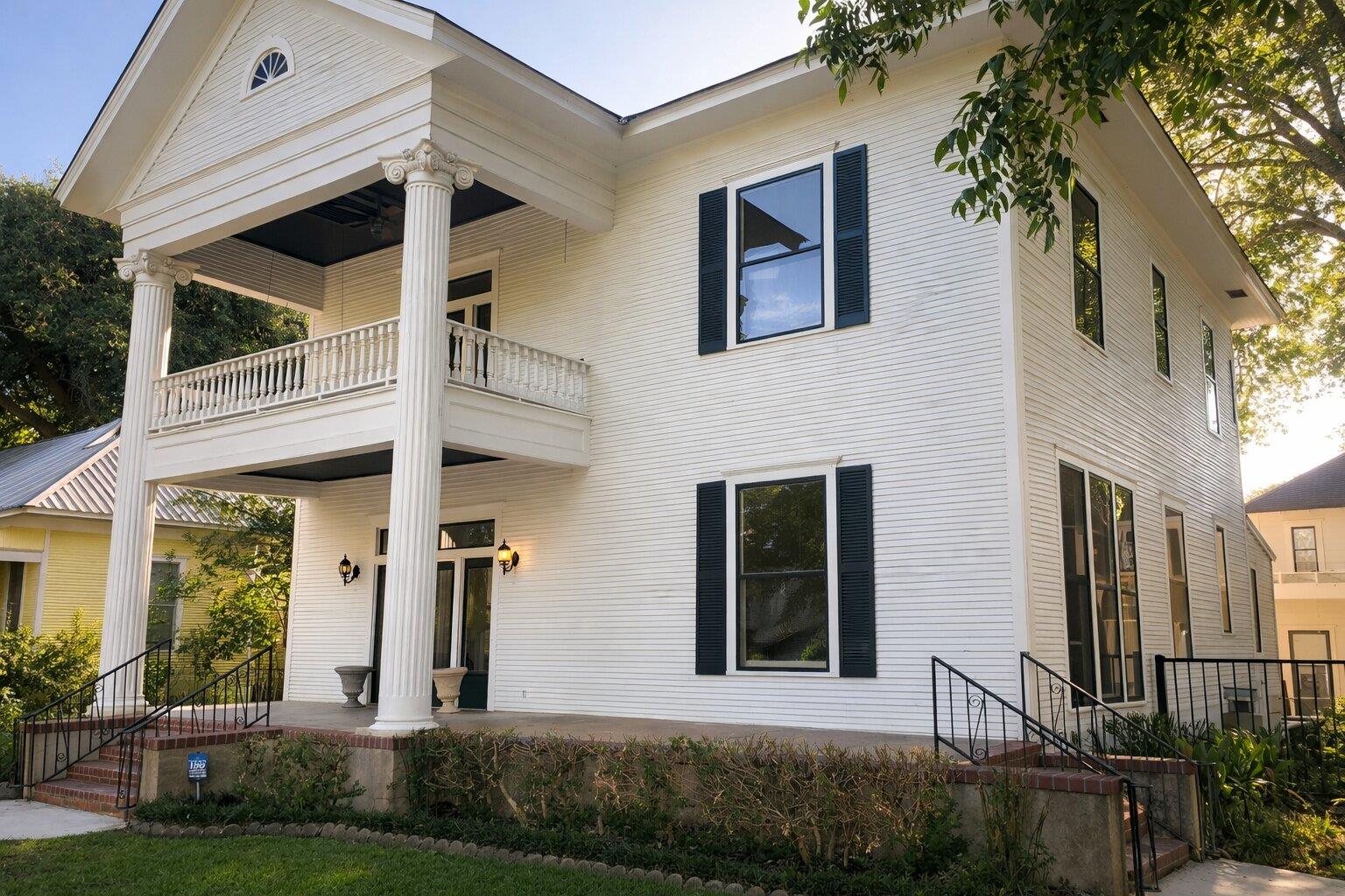 307 Burleson Street Smithville TX 78957