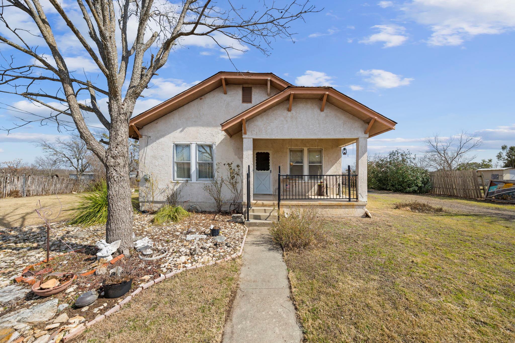 401 S Love Avenue Florence TX 76527