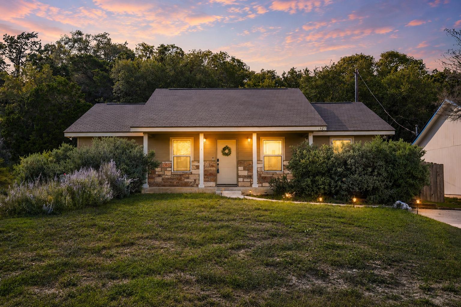 1427 Bonnyview Drive Canyon Lake TX 78133