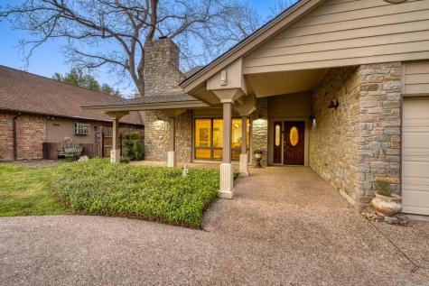 402 Meadowlakes Drive Meadowlakes TX 78654