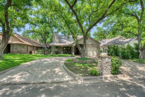 402 Meadowlakes Drive Meadowlakes TX 78654