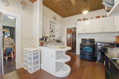 211 E 4th Street Nixon TX 78140
