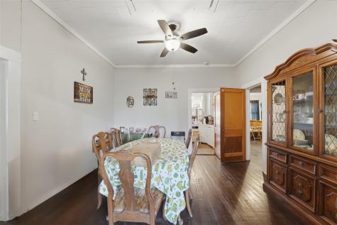 211 E 4th Street Nixon TX 78140