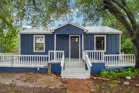 605 Bishop Street Smithville TX 78957