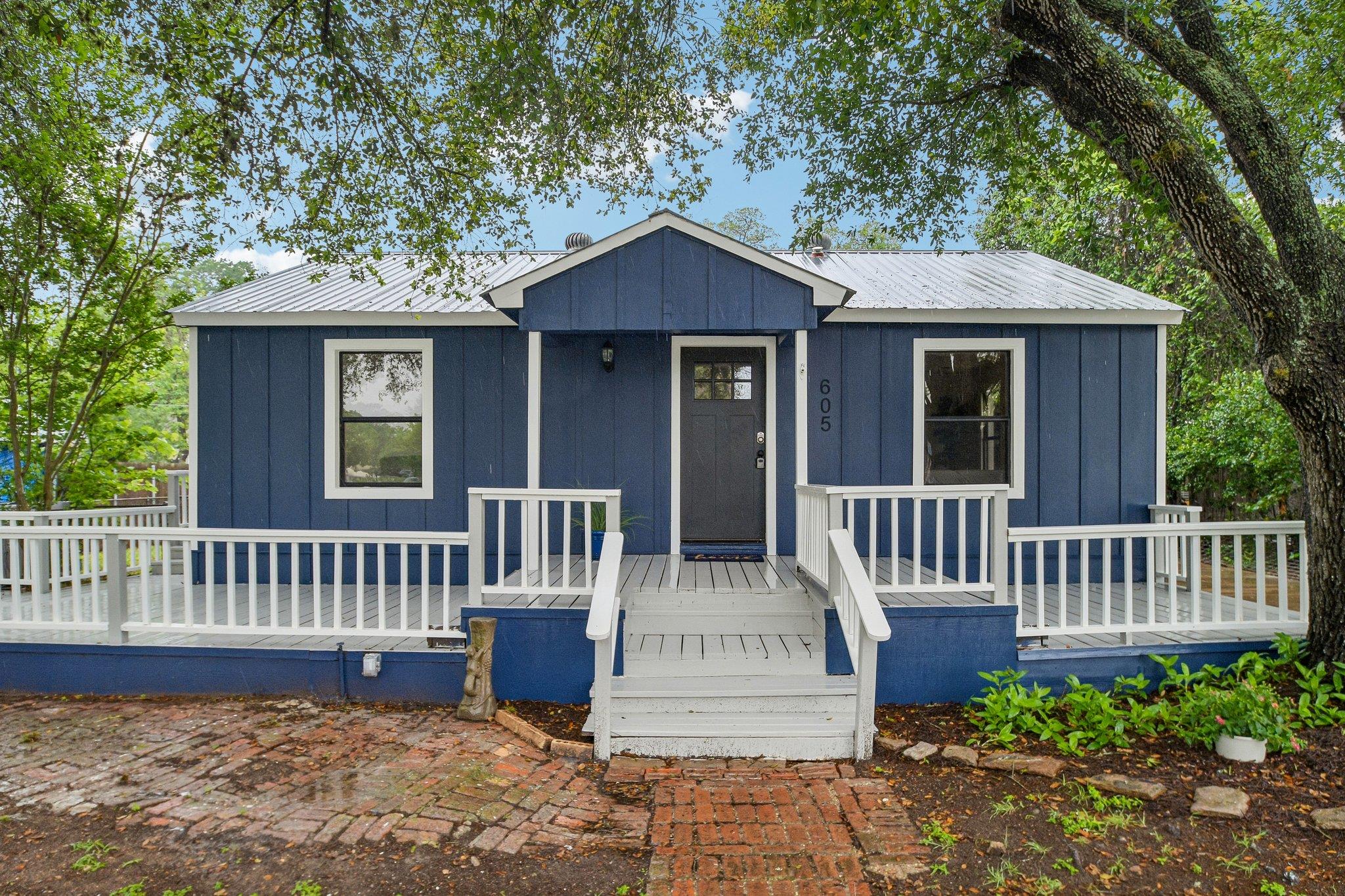 605 Bishop Street Smithville TX 78957