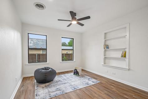 605 Bishop Street Smithville TX 78957