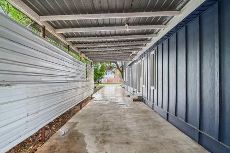 605 Bishop Street Smithville TX 78957