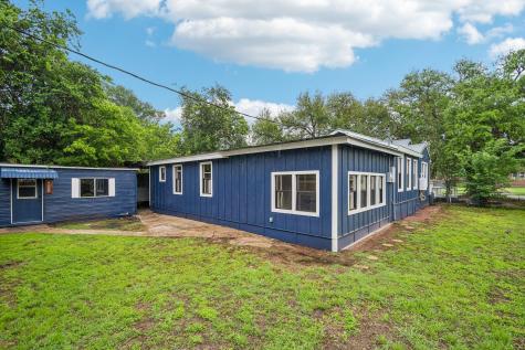 605 Bishop Street Smithville TX 78957