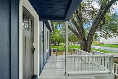 605 Bishop Street Smithville TX 78957