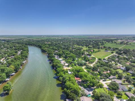 110 Lake Village Road Seguin TX 78155