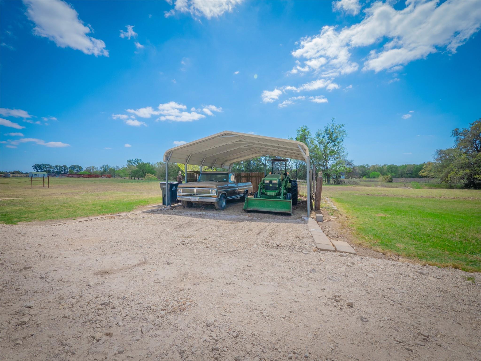 1281 Private Road 7037 Lexington TX 78947