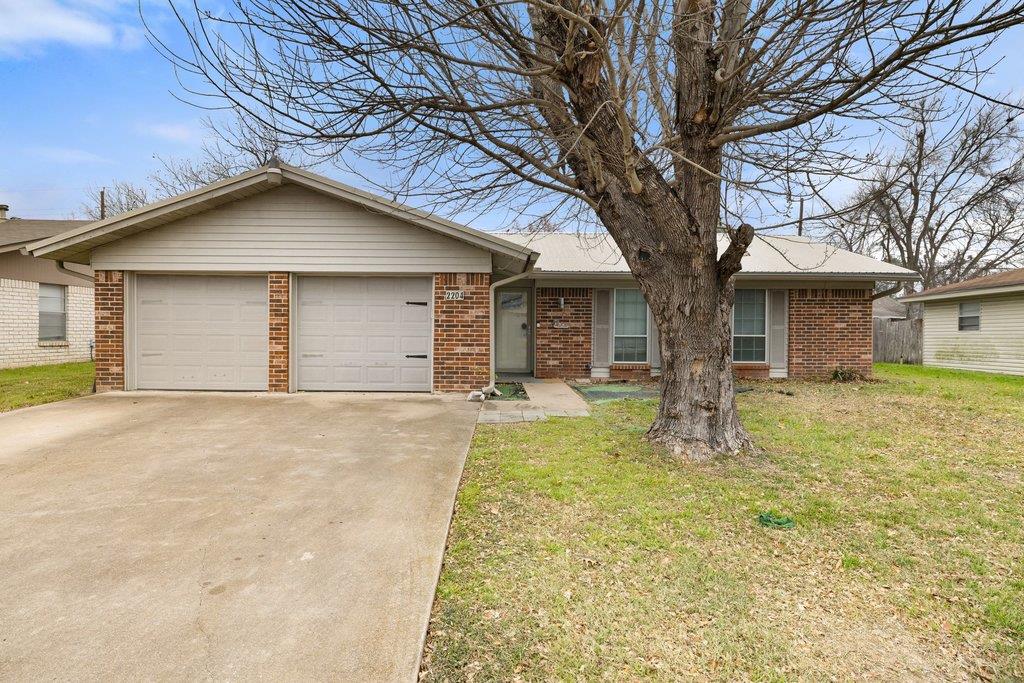 2204 Smith Avenue Taylor TX 76574