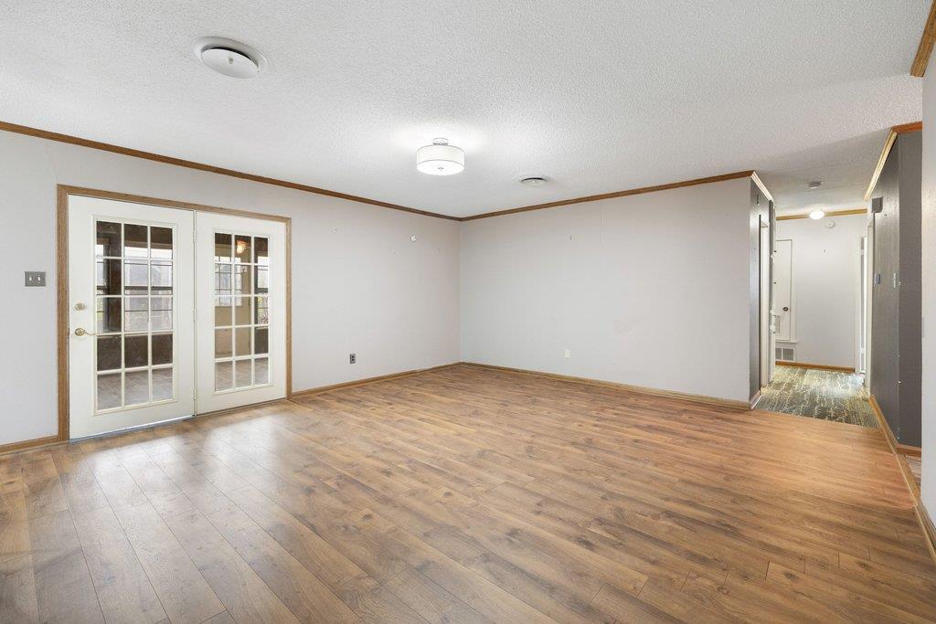 2204 Smith Avenue Taylor TX 76574