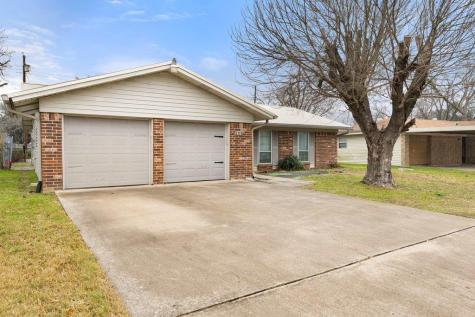 2204 Smith Avenue Taylor TX 76574
