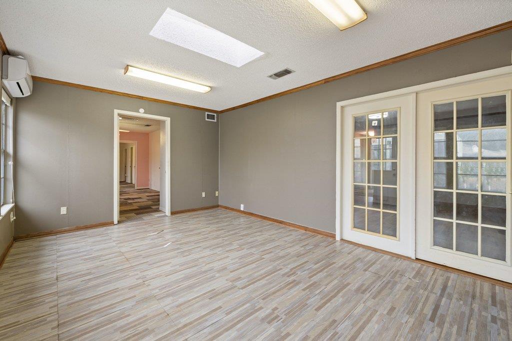 2204 Smith Avenue Taylor TX 76574