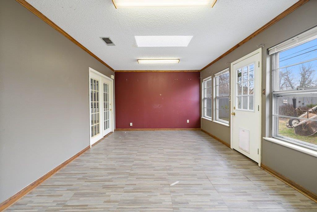 2204 Smith Avenue Taylor TX 76574