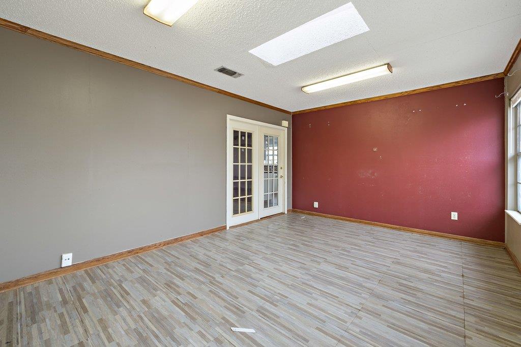 2204 Smith Avenue Taylor TX 76574