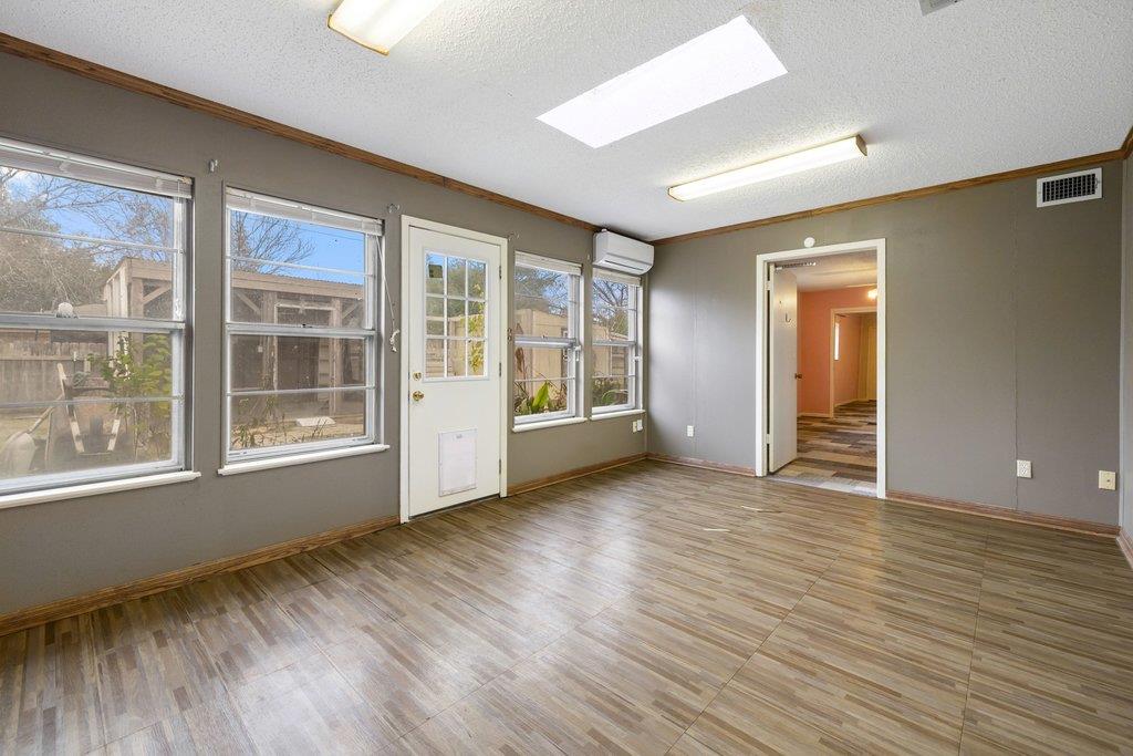 2204 Smith Avenue Taylor TX 76574
