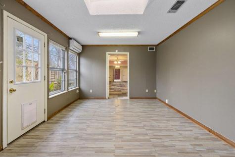2204 Smith Avenue Taylor TX 76574