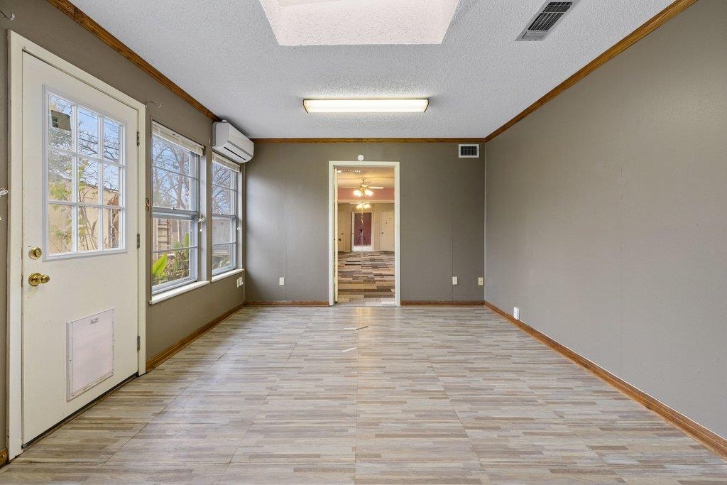 2204 Smith Avenue Taylor TX 76574