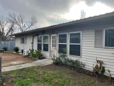 2204 Smith Avenue Taylor TX 76574
