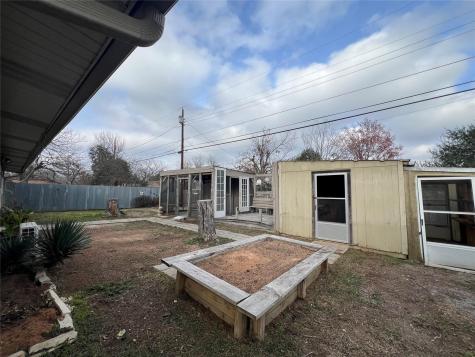 2204 Smith Avenue Taylor TX 76574