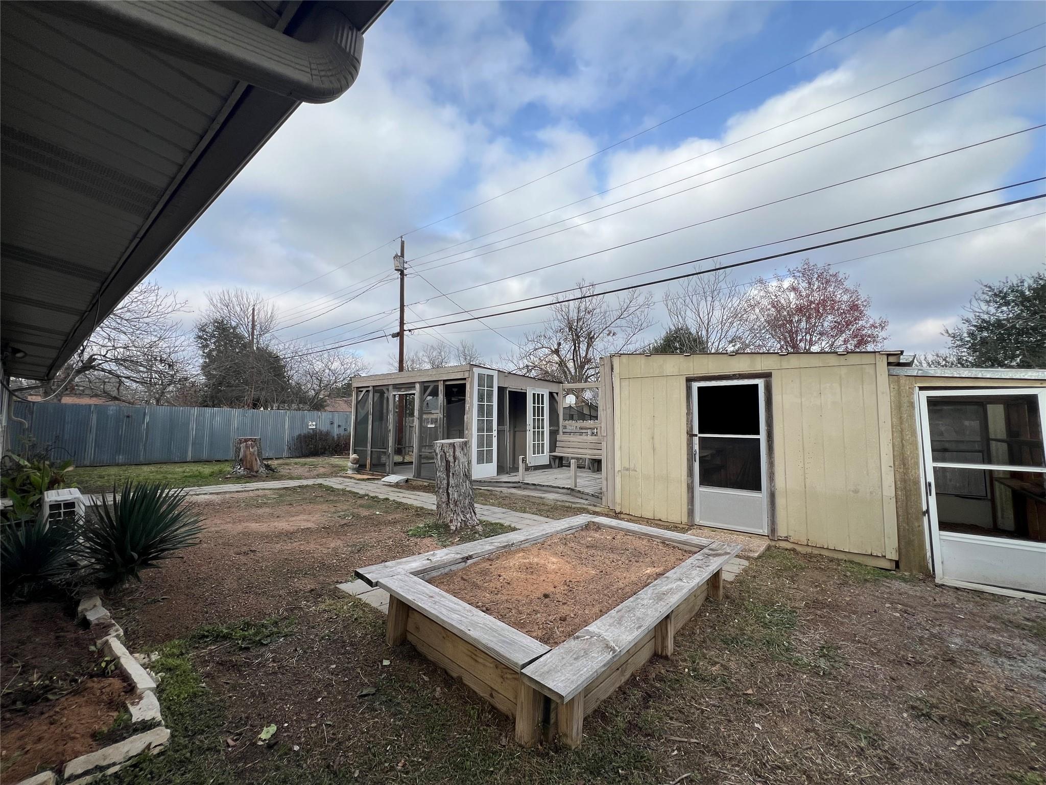 2204 Smith Avenue Taylor TX 76574
