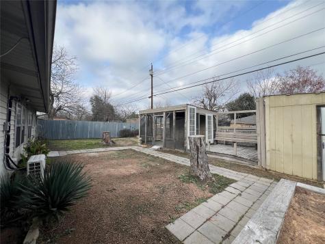 2204 Smith Avenue Taylor TX 76574