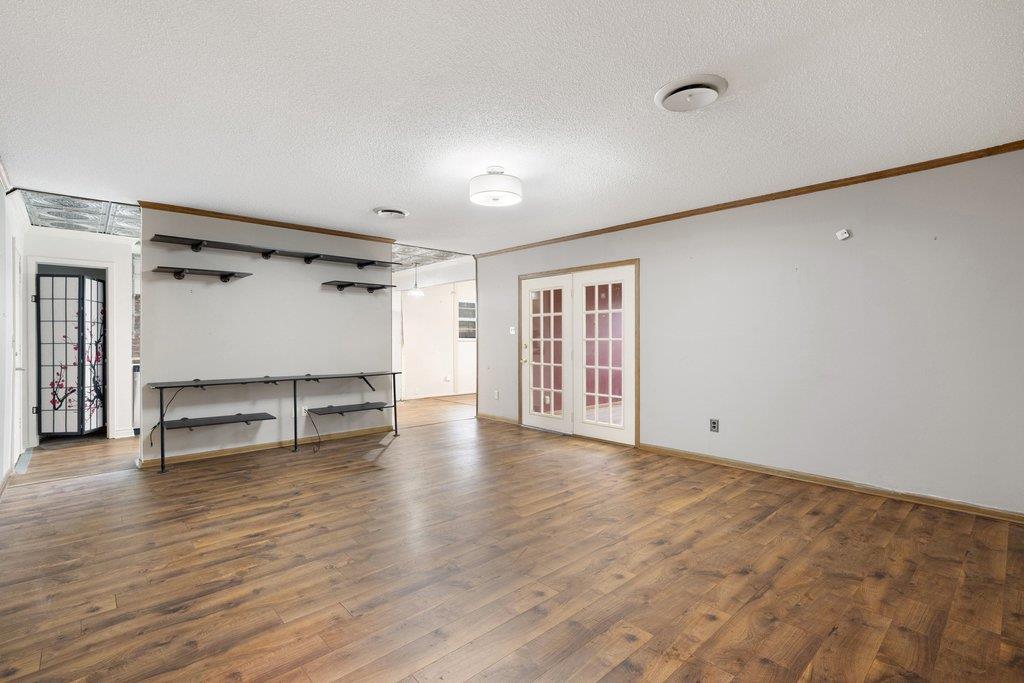2204 Smith Avenue Taylor TX 76574