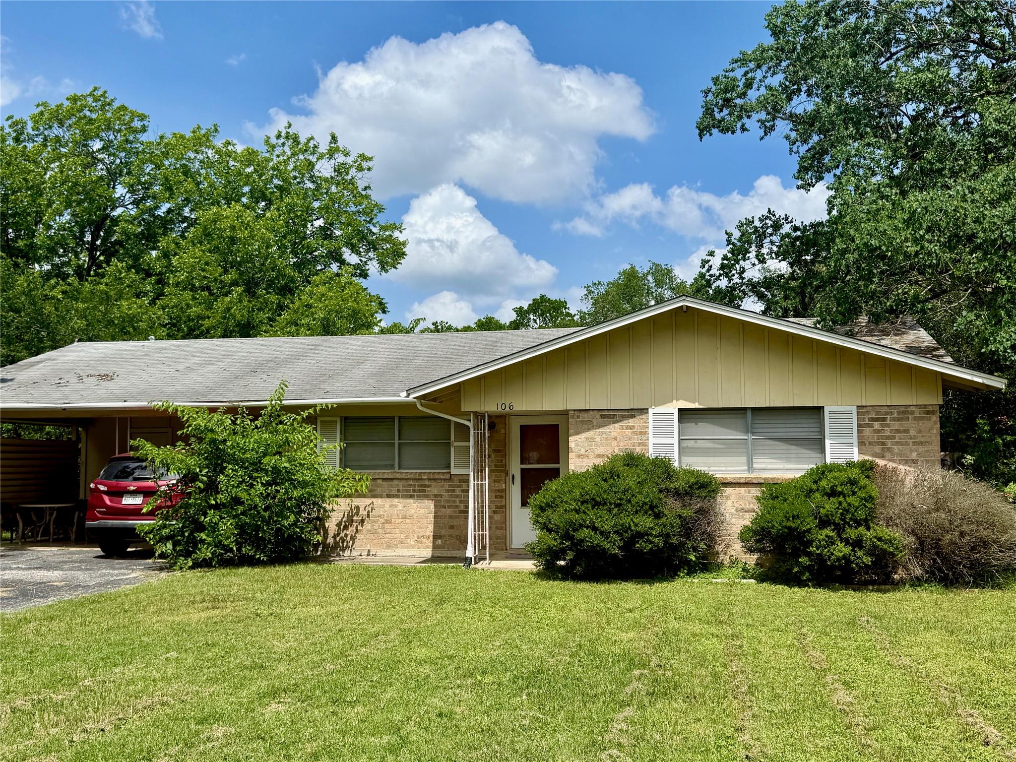 106 San Jacinto Street Lockhart TX 78644