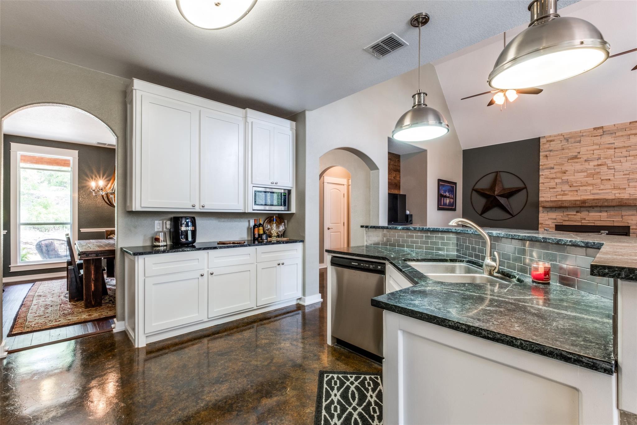 20501 Bee Hive Lane Spicewood TX 78669