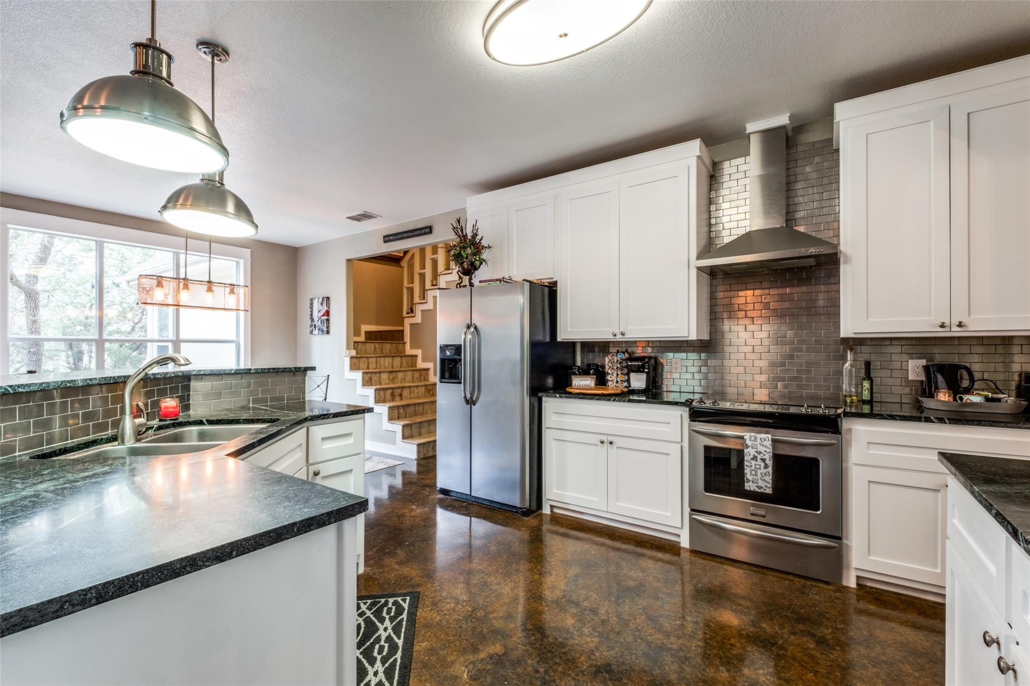 20501 Bee Hive Lane Spicewood TX 78669