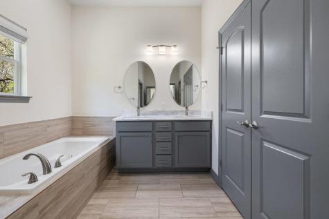 338 Coventry Road Spicewood TX 78669
