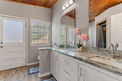 129 Valley Spur Smithville TX 78957