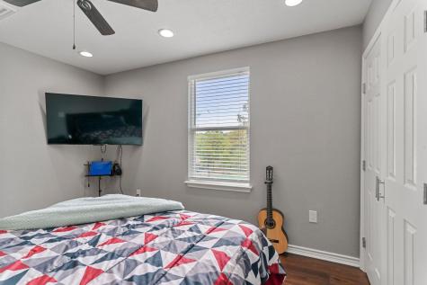 129 Valley Spur Smithville TX 78957